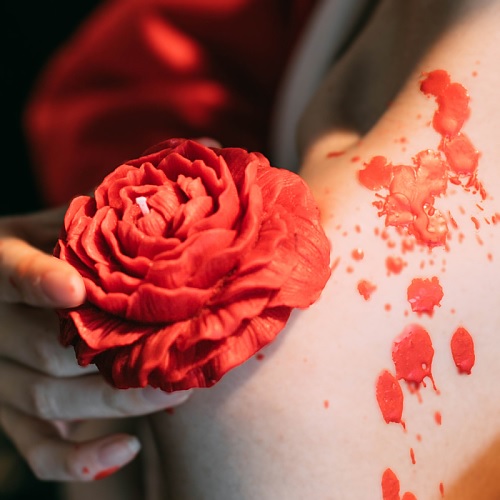 【人妻投稿】中年縄師に快楽漬けにされた人妻のSM体験談 蝋の赤いバラ